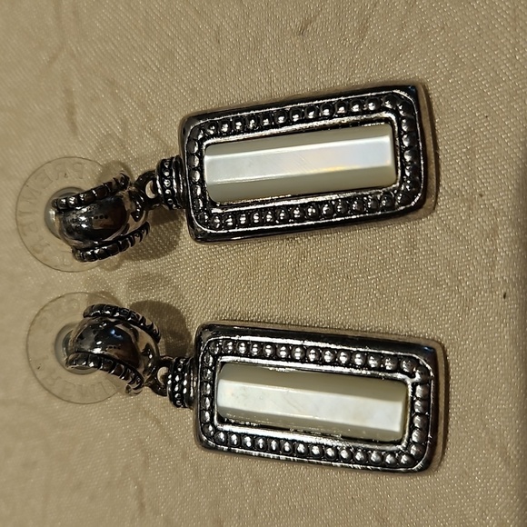 PREMIER DESIGNS Vintage Mother of Pearl Pendant & Pierced Earrings - Picture 2 of 11